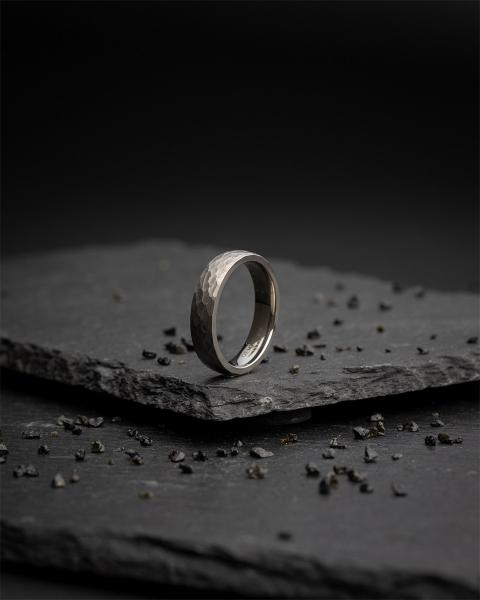 5 mm Titanring mit facettiertem grauem Finish - Pulso Silver